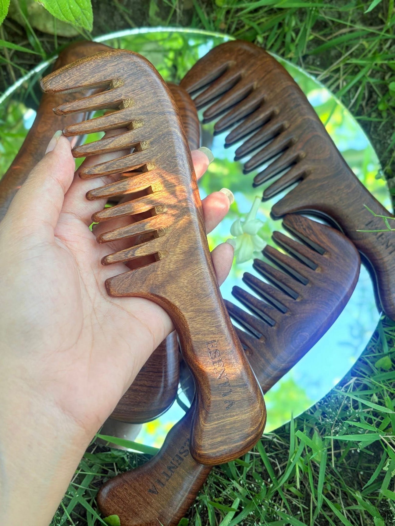 Esentia Basic Wooden Comb
