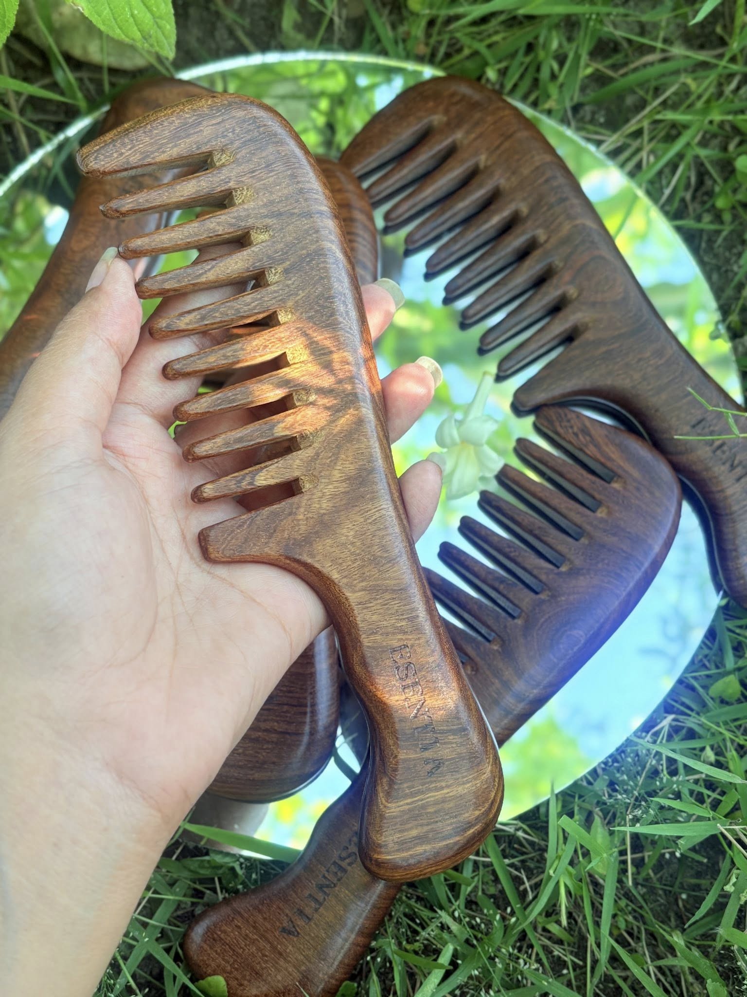 Esentia Basic Wooden Comb